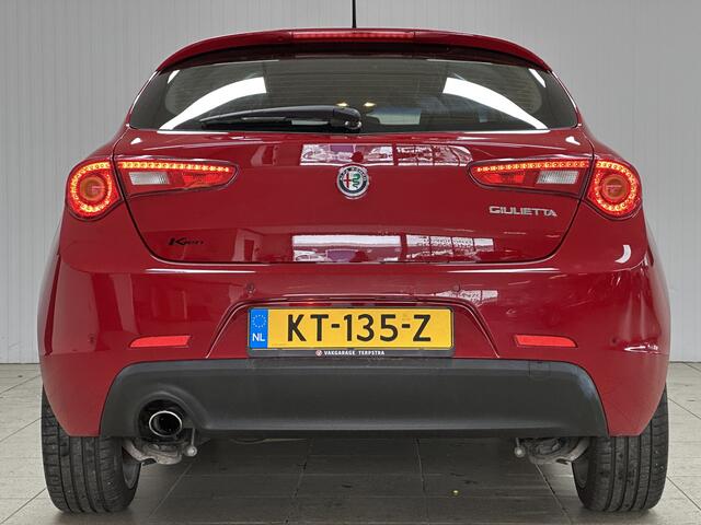 Alfa Romeo GIULIETTA 1.6 JTDm Super/ D-Riem verv!/ Dealer onderhouden!/ 18'' LMV/ DAB+/ Navi/ Clima/ Cruise/ Elek. pakket/ Isofix/ Bluetooth/ Armsteun/ Multi. LEDER. Stuur/ Mistl./ PDC/ Chroom/ LED Dagrijverl.