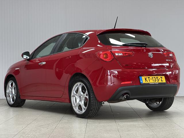 Alfa Romeo GIULIETTA 1.6 JTDm Super/ D-Riem verv!/ Dealer onderhouden!/ 18'' LMV/ DAB+/ Navi/ Clima/ Cruise/ Elek. pakket/ Isofix/ Bluetooth/ Armsteun/ Multi. LEDER. Stuur/ Mistl./ PDC/ Chroom/ LED Dagrijverl.