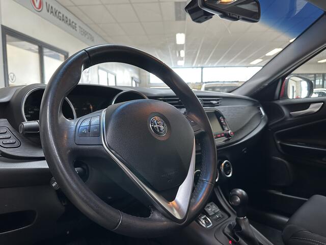 Alfa Romeo GIULIETTA 1.6 JTDm Super/ D-Riem verv!/ Dealer onderhouden!/ 18'' LMV/ DAB+/ Navi/ Clima/ Cruise/ Elek. pakket/ Isofix/ Bluetooth/ Armsteun/ Multi. LEDER. Stuur/ Mistl./ PDC/ Chroom/ LED Dagrijverl.