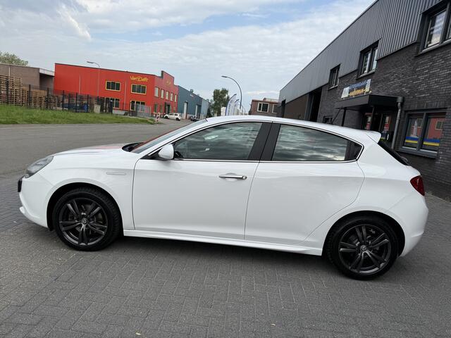 Alfa Romeo GIULIETTA 1.4 Turbo MultiAir Super | 2E EIGENAAR | 12MND GARANTIE | AUTOMAAT | NAVI | CRUISE |
