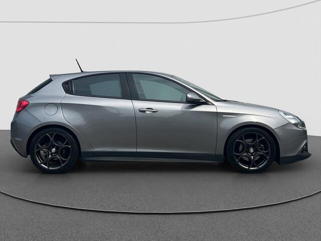 Alfa Romeo GIULIETTA 1.4 Turbo MultiAir | QV look Stoel & Skirts | Navi