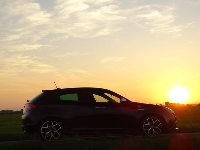 Alfa Romeo GIULIETTA 1.4 Turbo Sport | Carplay | Camera | Xenon | Elek.st. | Leer | 18inch | 150PK!Squadra