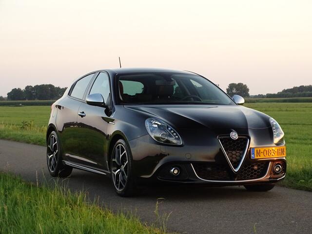 Alfa Romeo GIULIETTA 1.4 Turbo Sport | Carplay | Camera | Xenon | Elek.st. | Leer | 18inch | 150PK!Squadra