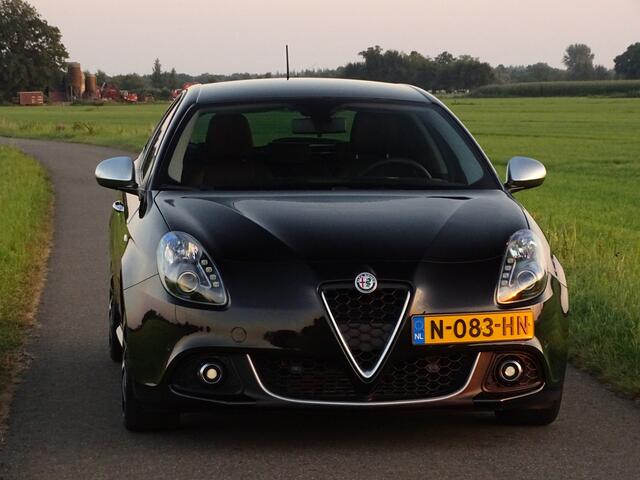 Alfa Romeo GIULIETTA 1.4 Turbo Sport | Carplay | Camera | Xenon | Elek.st. | Leer | 18inch | 150PK!Squadra