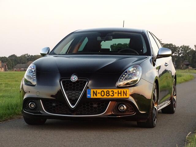 Alfa Romeo GIULIETTA 1.4 Turbo Sport | Carplay | Camera | Xenon | Elek.st. | Leer | 18inch | 150PK!Squadra