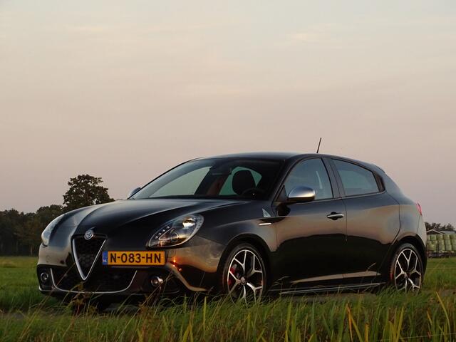 Alfa Romeo GIULIETTA 1.4 Turbo Sport | Carplay | Camera | Xenon | Elek.st. | Leer | 18inch | 150PK!Squadra