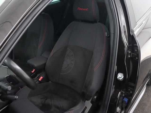 Alfa Romeo GIULIETTA 1.4 T Sprint | Origineel NL | Automaat | Alcantara | Navigatie | 18'' | DAB | Climate control | Parkeerhulp | Cruise control