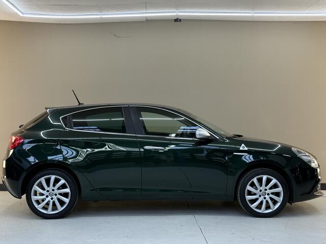 Alfa Romeo GIULIETTA 1.4 Turbo Super, 120Pk, 2019, 2de eigenaar, Volledige historie, Xenon koplampen, Parkeersensoren, DAB Radio, Navigatie, Cruise control, Stoelverwarming,