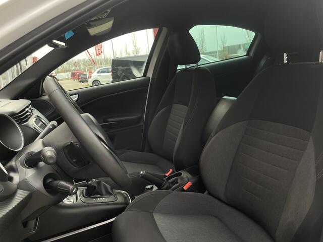 Alfa Romeo GIULIETTA 1.4 Turbo MultiAir Super | Xenon | Stoelverwarming | Carbon delen | Veloce bumpers Bose