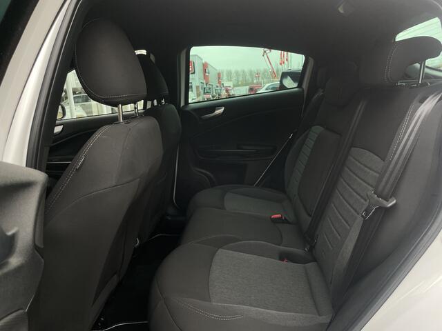 Alfa Romeo GIULIETTA 1.4 Turbo MultiAir Super | Xenon | Stoelverwarming | Carbon delen | Veloce bumpers Bose