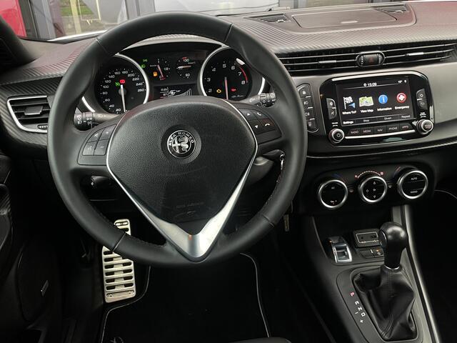 Alfa Romeo GIULIETTA 1.4 Turbo MultiAir Super | Xenon | Stoelverwarming | Carbon delen | Veloce bumpers Bose