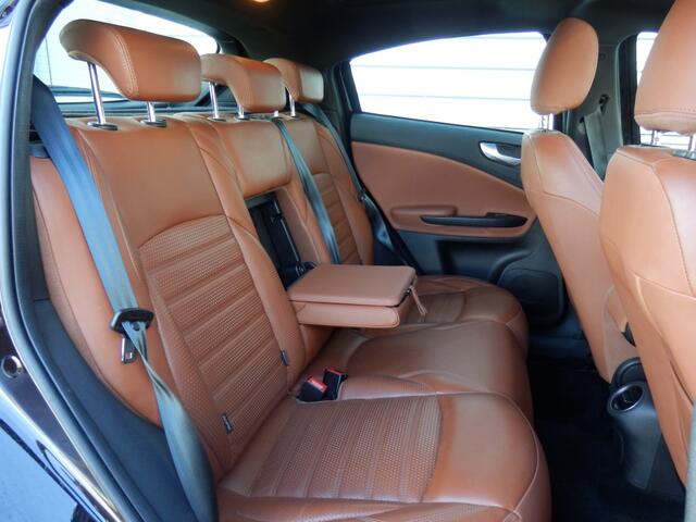 Alfa Romeo GIULIETTA 1.4 170pk Automaat | Elektr. Panormadak | Leder | Navi |