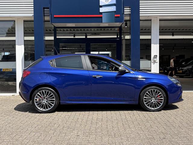 Alfa Romeo GIULIETTA 1.4 Turbo MultiAir Business Super / Automaat / NL-Auto / Vol-Leder / Stuurwiel-Flippers / Cruise-Control / Climate-Control / DAB Radio-Bluetooth / Navi / PDC / 18'' LMV / All-Season / ENZ.