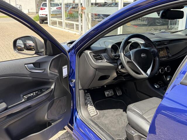 Alfa Romeo GIULIETTA 1.4 Turbo MultiAir Business Super / Automaat / NL-Auto / Vol-Leder / Stuurwiel-Flippers / Cruise-Control / Climate-Control / DAB Radio-Bluetooth / Navi / PDC / 18'' LMV / All-Season / ENZ.