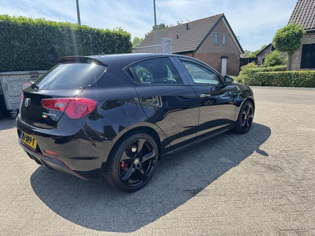 Alfa Romeo GIULIETTA 1.6 JTDm Super Quadrifoglio Automaat | Clima | Navi | Leder | Apple carplay | Elektrische stoelen | Stoelverwarming |