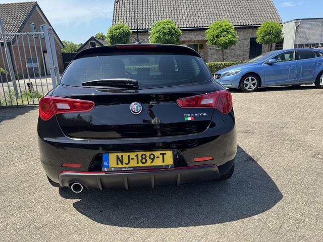 Alfa Romeo GIULIETTA 1.6 JTDm Super Quadrifoglio Automaat | Clima | Navi | Leder | Apple carplay | Elektrische stoelen | Stoelverwarming |