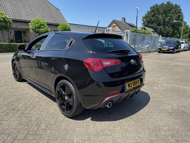 Alfa Romeo GIULIETTA 1.6 JTDm Super Quadrifoglio Automaat | Clima | Navi | Leder | Apple carplay | Elektrische stoelen | Stoelverwarming |