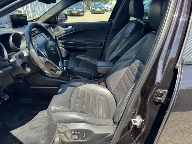 Alfa Romeo GIULIETTA 1.6 JTDm Super Quadrifoglio Automaat | Clima | Navi | Leder | Apple carplay | Elektrische stoelen | Stoelverwarming |