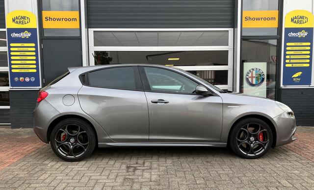 Alfa Romeo GIULIETTA 1.4 Turbo MultiAir Super | Rood lederen bekleding | Grigio Magnesio | Trekhaak |