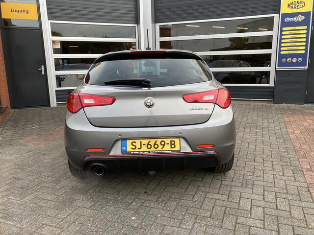 Alfa Romeo GIULIETTA 1.4 Turbo MultiAir Super | Rood lederen bekleding | Grigio Magnesio | Trekhaak |