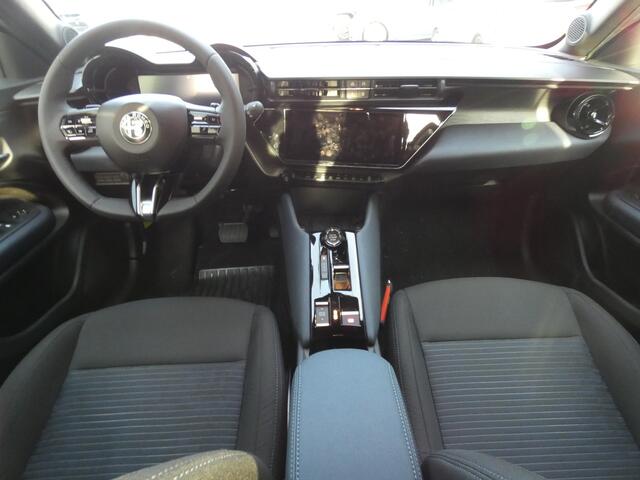 Alfa Romeo Junior 1.2 136PK Turbo Ibrida Camera | Navigatie | Apple Carplay | Keyless