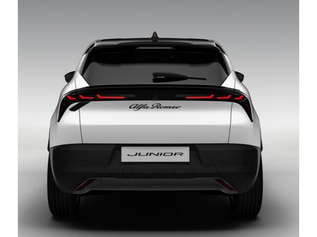 Alfa Romeo Junior Elettrica Speciale 54 kWh 156PK | 3.600,- VOORDEEL | Waterpomp | Pack Techno | Dodehoek bewaking | Camera | LED verlichting | Direct leverbaar