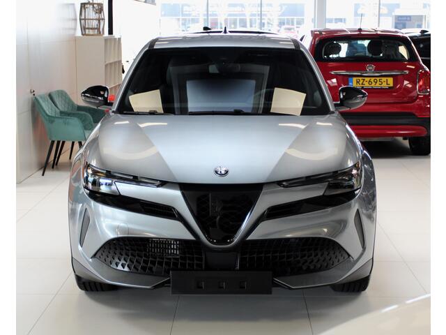 Alfa Romeo Junior 1.2 Turbo Ibrida Speciale | Stoelverwarming | Massage functie bestuurders stoel | Camera Op voorraad