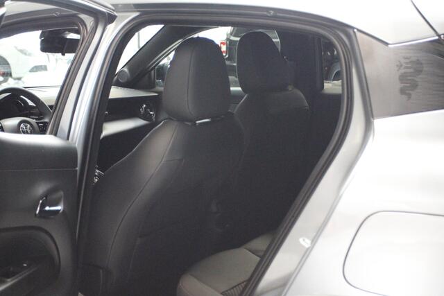 Alfa Romeo Junior 1.2 Turbo Ibrida Speciale | Stoelverwarming | Massage functie bestuurders stoel | Camera Op voorraad