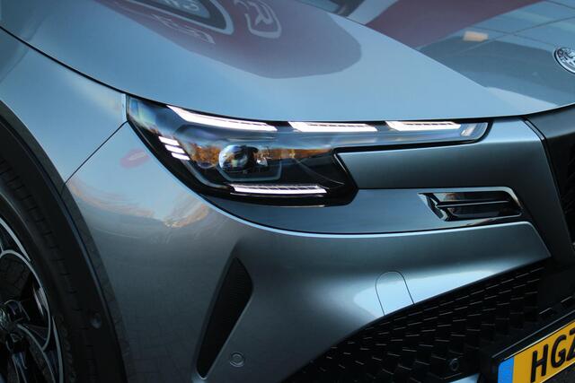 Alfa Romeo Junior ELETTRICA SPECIALE 156PK 54 kWh | WARMTEPOMP! | "SABELT" STOELEN MET LEDEREN/ALCANTARA BEKLEDING | PANORAMISCH SCHUIF/KANTEL DAK | BICOLOR DAK (ZWART DAK) | TECHNOLOGIE PAKKET (O.A. FULL LED ADAPTIVE MATRIX KOPLAMPEN/DODEHOEK DETECTIE/DRAADLOZE TELEFOONLA