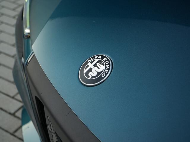Alfa Romeo Junior 1.2 Turbo 136 PK Ibrida Speciale | Pano | Techno | Direct Leverb