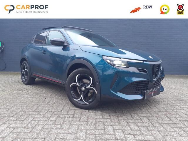 Alfa Romeo Junior 1.2 Turbo 145pk Hybrid Ibrida Speciale Edizione Speciale /Sabelt-Sportstoelen/Panorama-Dak/Leder-Alcantara-bekleding
