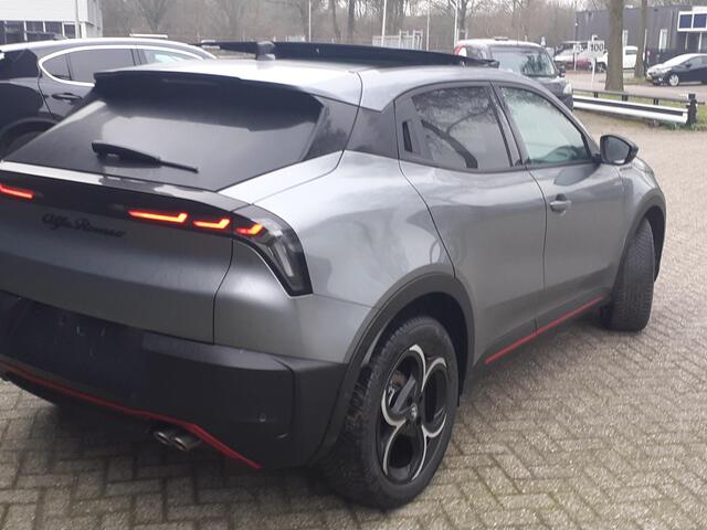 Alfa Romeo Junior 1.2 Turbo 145PK Hybrid Ibrida Speciale Panorama-Schuifdak/Sabelt-Sportstoelen/Leder