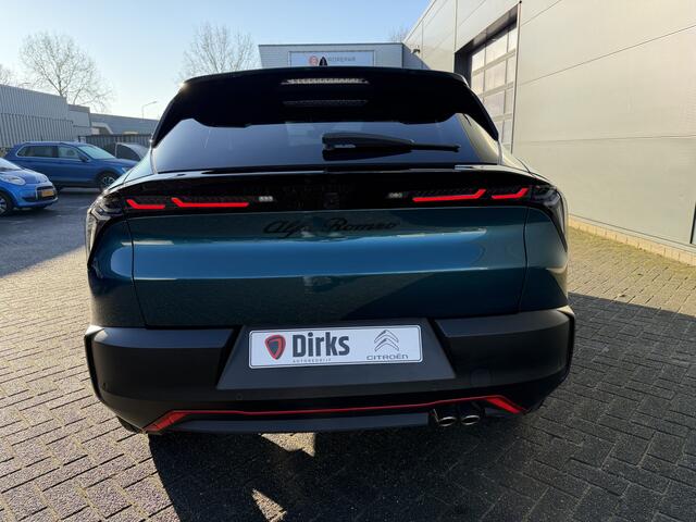 Alfa Romeo Junior 1.2 Turbo Hybrid Ibrida Sport Speciale (Elektrische Klep - LED - Keyless Entry - Parkeersensoren V+A - Stoelverwarming - Adaptieve Cruise Controle - Camera - 18")