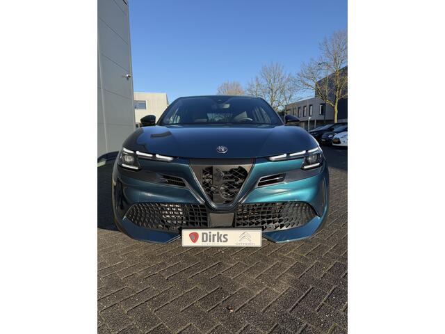 Alfa Romeo Junior 1.2 Turbo Hybrid Ibrida Sport Speciale (Stoelverwarming - Elektrische Klep - LED - 18"- Adaptieve Cruise Controle - Keyless Entry - Automatische Airco - Parkeersensoren V+A)