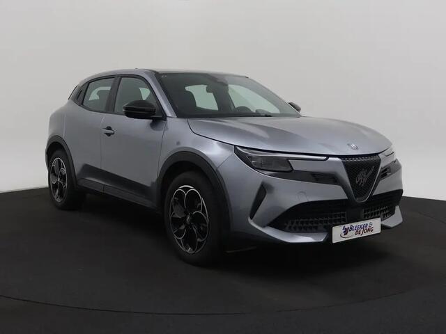 Alfa Romeo Junior Elettrica Speciale 54 kWh | ACC | Clima | LED 05-2025 10.537 KM