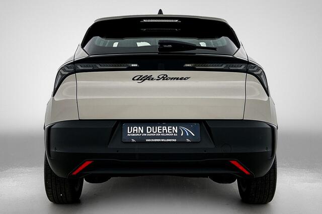 Alfa Romeo Junior Elettrica 54 kWh Carplay, DAB