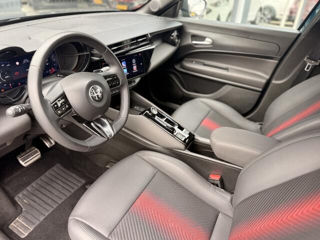 Alfa Romeo Junior 1.2 T Hybrid Speciale | 360 | 18" | Navi