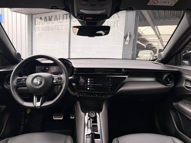 Alfa Romeo Junior 1.2 T Hybrid Speciale | 360 | 18" | Navi