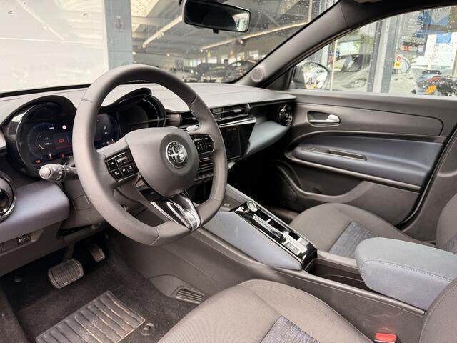Alfa Romeo Junior 1.2 Turbo Hyb Ibrida