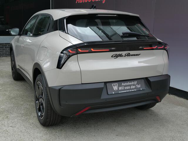 Alfa Romeo Junior ELETTRICA 54 kWh | CARPLAY | A.C.C | CLIMA | LED | BTW | FABRIEKSGARANTIE!!