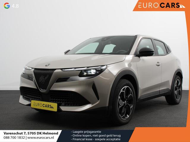 Alfa Romeo Junior Elettrica Automaat 156PK Adaptieve Cruise Control LMV 18 inch Full Led Matrix Parkeer sensoren Navigatie Apple Carplay / Android auto Climate Control