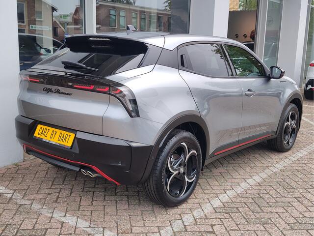 Alfa Romeo Junior 1.2 TURBO HYBRID IBRIDA SPECIALE AUT. Dodehoeksensoren | Keyless | Adaptive Cruise