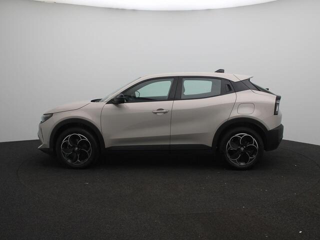 Alfa Romeo Junior Elettrica 54 kWh | Apple Carplay/Android Auto | Climate control | 18" Lichtmetalen velgen | Parkeersensoren