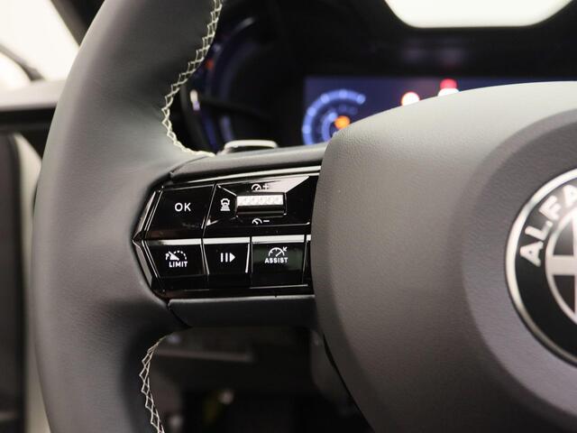 Alfa Romeo Junior 1.2 Turbo Hybrid Ibrida Sport Speciale | Alcantara | Panoramadak | Technopack | Speciale Actieprijs! |