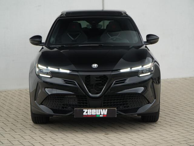 Alfa Romeo Junior 1.2 Turbo 145 PK Ibrida Speciale | Schuifdak | Sabelt | Techno | 18"