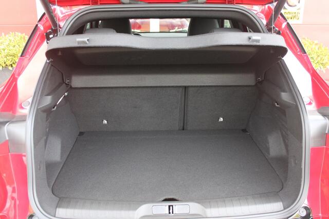 Alfa Romeo Junior 1.2 145PK AUTOMAAT Hybrid IBRIDA TI | PACK TECH LITE: (LED MATRIX KOPLAMPEN, DODEHOEK DETECTIE, ELEKTRISCH BEDIENBARE ACHTERKLEP, KEYLESS ENTRY, ACHTERUITRIJ CAMERA, PARKEERSENSOREN VOOR ACHTER EN ZIJKANT, DRAADLOZE TELEFOONLADER, LANE ASSIST, ADAPTIVE CRUISE CONTROL) | PACK TI: (ELEKTRISCH BEDIENBARE BESTUUDERSSTOEL, VERKEERSBORDEN WEERGAVE, GETINTE ACHTERRUITEN, SFEER VERLICHTING, GLANZEND ZWARTE BODYKIT, 10,25" TOUCHSCREEN, LEDEREN STUURWIEL, VERSTELBARE KOFFERVLOER OP 3 NIVEAUS) | 18" LICHTMETALEN VELGEN "FORI" | BRERA RED MET ZWART DAK | DRAADLOZE APPLE CARPLAY/ANDROID AUTO | NAVIGATIE | MASSAGE FUNCTIE OP DE BESTUURDERSSTOEL | STOEL VERWARMING |