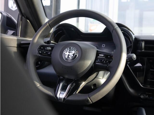 Alfa Romeo Junior 1.2 Turbo Hybrid Ibrida Speciale | ACC | LED |