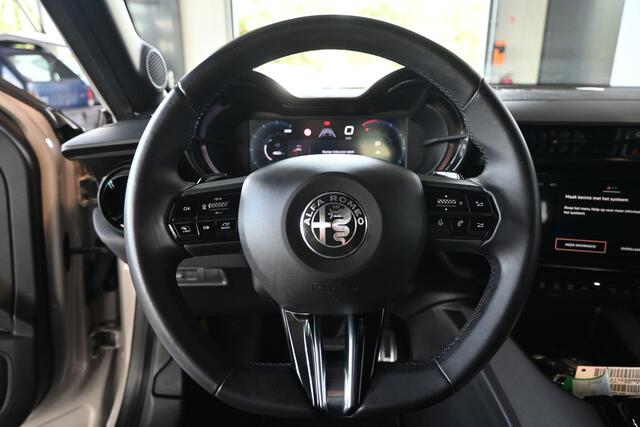 Alfa Romeo Junior 1.2 Turbo Hybrid Ibrida Speciale Adaptieve Cruise Clima Lane Assist CarPlay Led Camera 1e Eigenaar! 100% Onderhouden! Inruil Mogelijk!