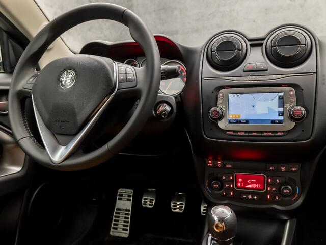 Alfa Romeo MITO 0.9 TwinAir Sport (NAVIGATIE, CLIMATE, CRUISE, STOELVERWARMING, LEDEREN SPORTSTOELEN, PARKEERSENSOREN, LM VELGEN, NIEUWSTAAT)
