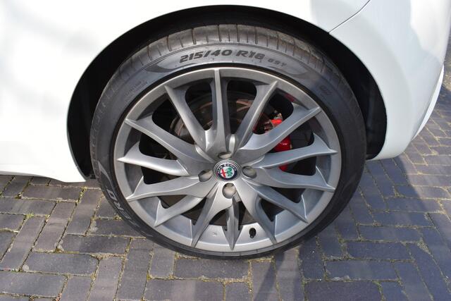 Alfa Romeo MITO 1.4 T 170PK Quadrifoglio Verde 77dkm FULL OPTIONS NIEUWST!